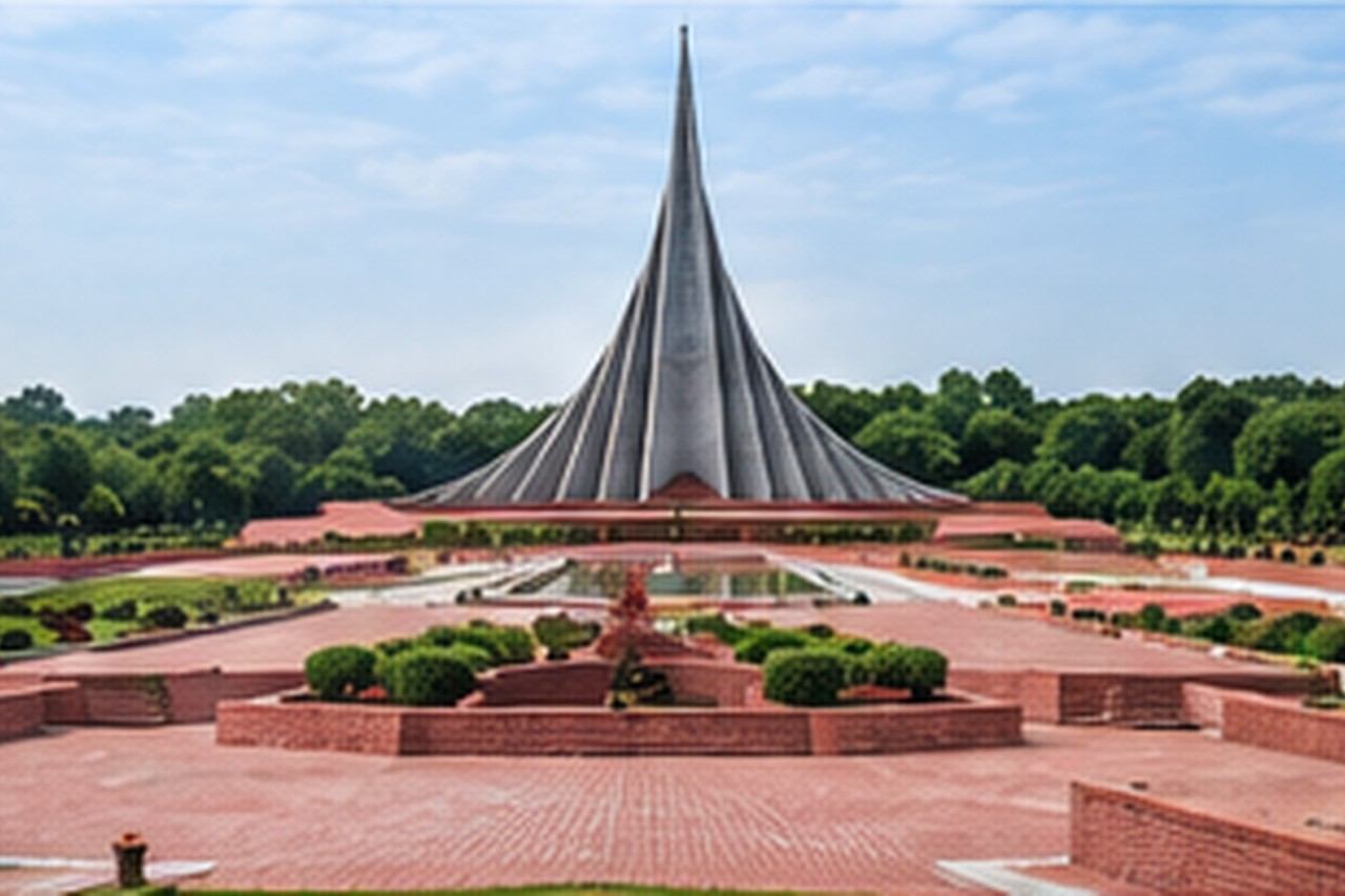 উঁচু দৃষ্টিকোণ থেকে জাতীয় স্মৃতিসৌধ, সবুজ উদ্যান ও প্রতিফলন-পুকুর